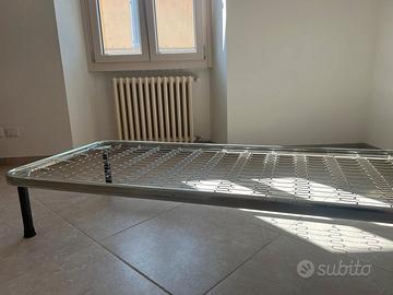 Rete singola con materasso 