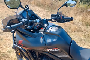 moto honda transalp 750