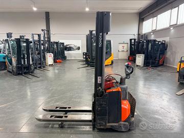 TRANSPALLET COMMISSIONATORE ELETTRICO TOYOTA CON P