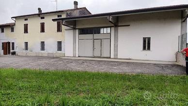 Grande Cascina con Terreno e Magazzino Castel Goff