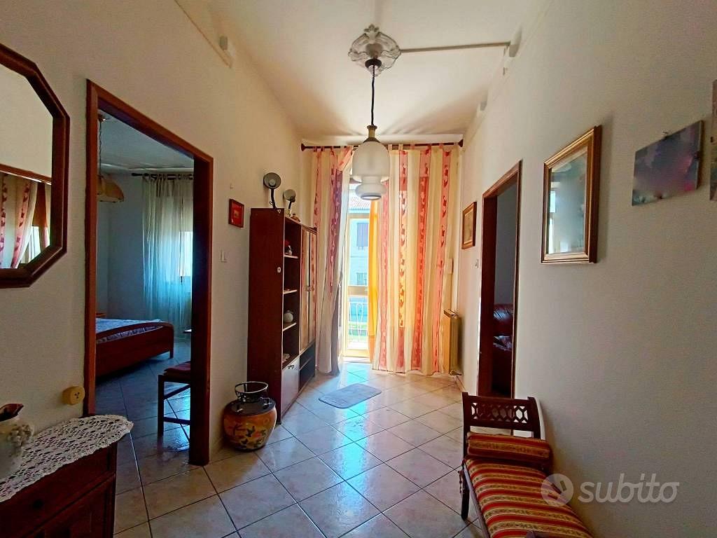 Villa di 150 m² con più di 5 locali e box auto a C - Vista 4