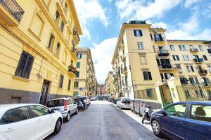 3 LOCALI A NAPOLI