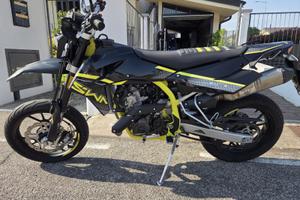 Moto SWM SM 125 R