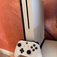 Xbox One S 1.6TB + Joypad Originale – Perfetta.