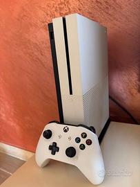 Xbox One S 1.6TB + Joypad Originale – Perfetta.