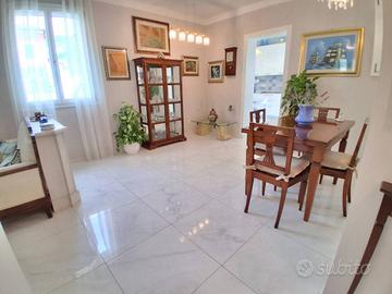 Villa di 100 m² con più di 5 locali a Lucca
