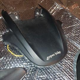 Per Ducati Monster 620, scarichi con viteria e un 