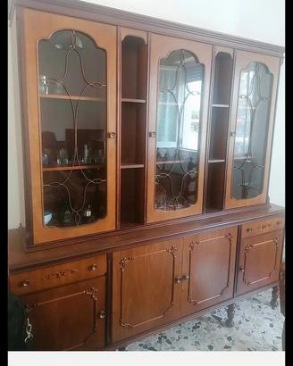 vetrina e mobile salotto