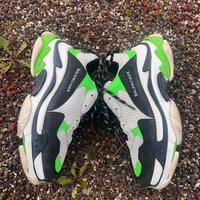Balenciaga triple s green black