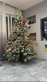 Albero di Natale innevato