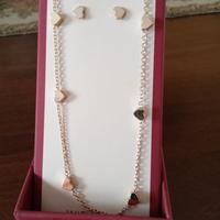 Girocollo con cuoricini e orecchini