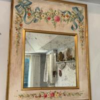 Specchio anticato con cornice dorata