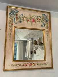 Specchio anticato con cornice dorata