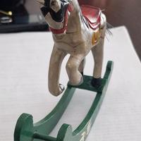 soprammobile cavallo a dondolo antico