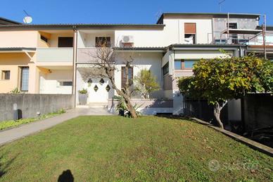 VILLA A SCHIERA A SANDRIGO