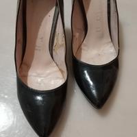 Scarpe donna classiche nere.