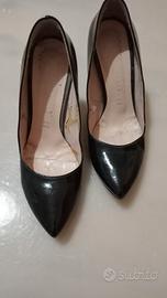 Scarpe donna classiche nere.