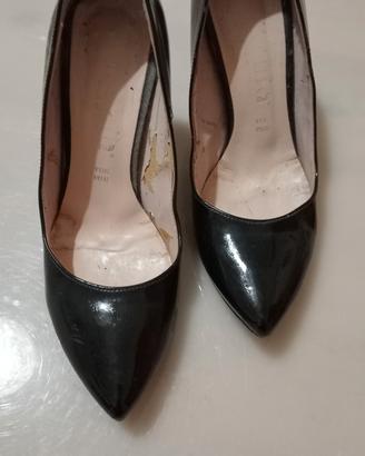 Scarpe donna classiche nere.