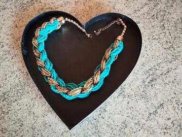collana perline turchesi e vetrini zona Ostia 