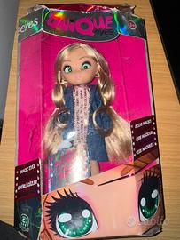 BAMBOLA UNIQUE EYES 25 cm