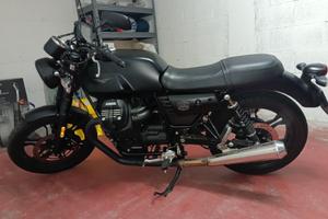 Moto Guzzi V7 III Stone anno 2019
