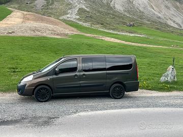 Peugeot 9 posti