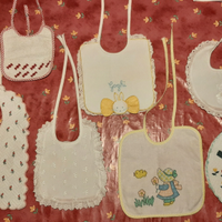 7 Bavaglini con ricami e pizzi