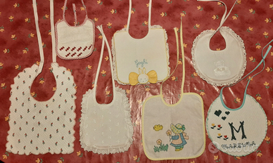 7 Bavaglini con ricami e pizzi