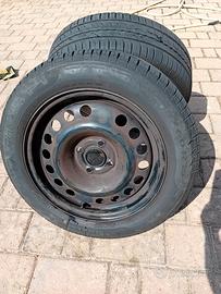 GOMME AUTO CON CERCHI