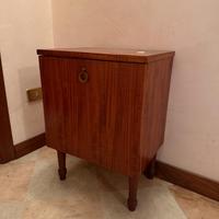 Comodino vintage anni ’50–’60 in legno – modernari