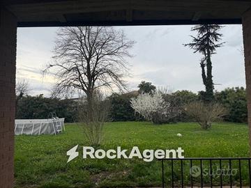 Villa di 800 m² con più di 5 locali e box auto a M