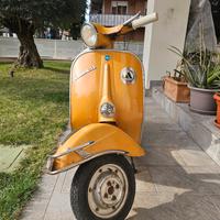 Vespa conservata giallo positano