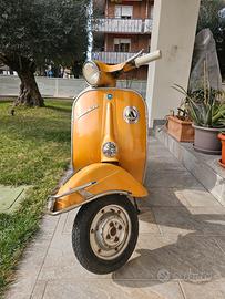 Vespa conservata giallo positano
