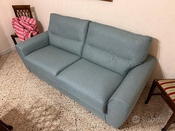 Divano tre posti comodi