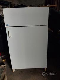 Pilozza con mobile bianco