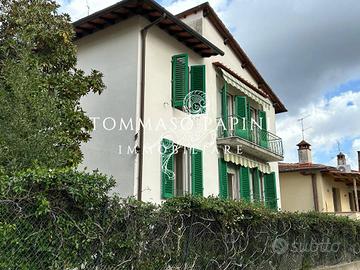 Casa indipendente di 145 m² con più di 5 locali a 