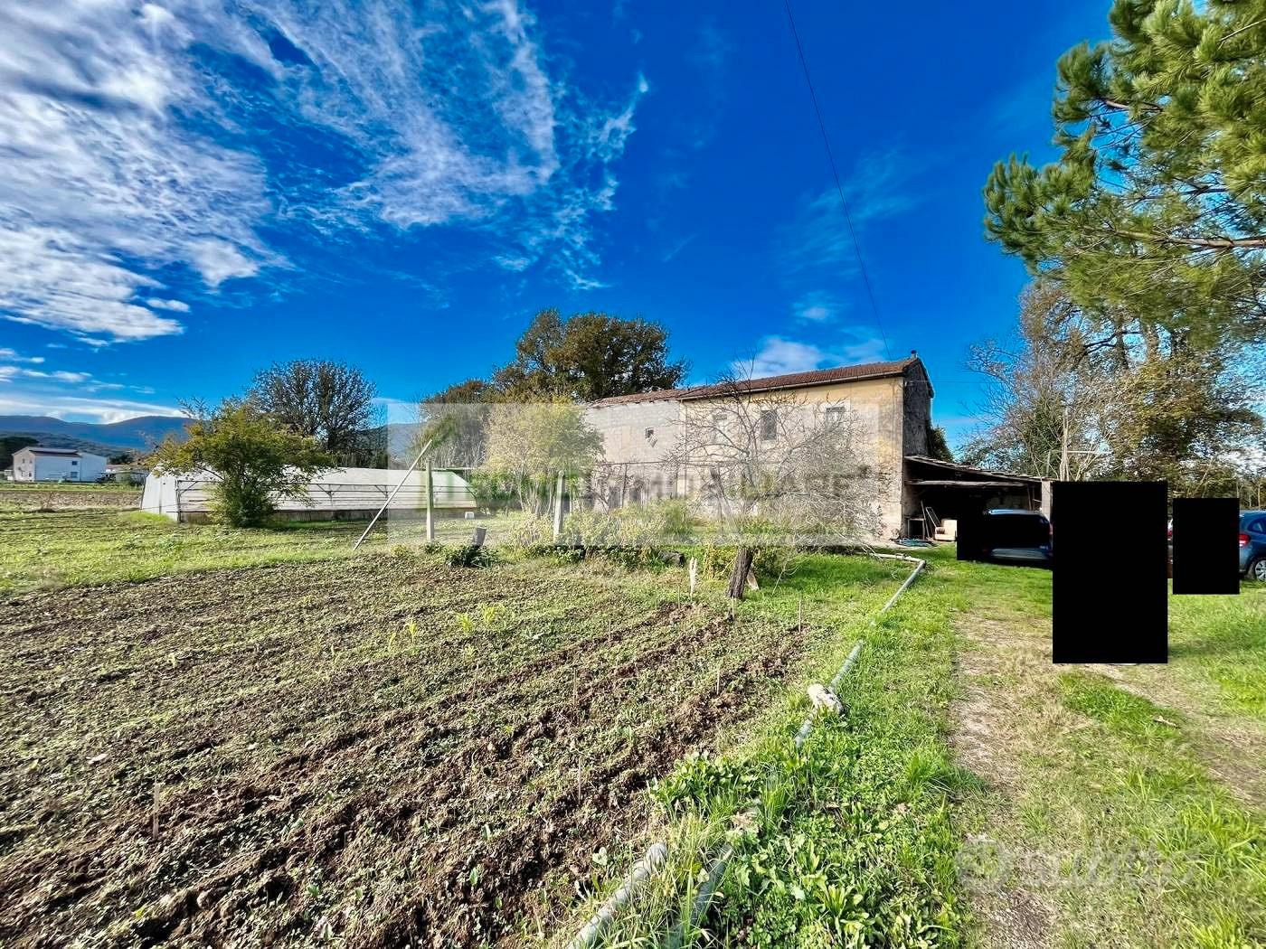 Caratteristico casolare di campagna, a due passi d - Altro