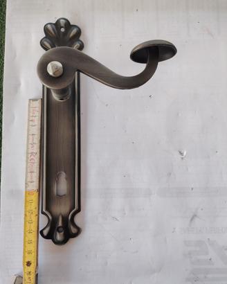 manigli porte interne. 