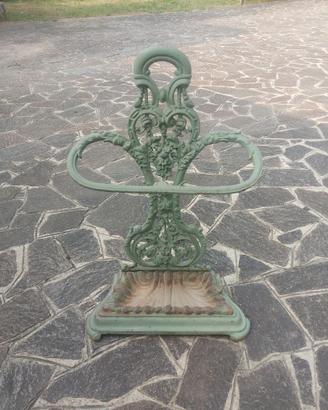 Portaombrelli antico in Ghisa