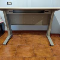 scrivania in acciaio 