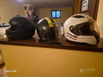 caschi ed accesori vari per moto o scooter