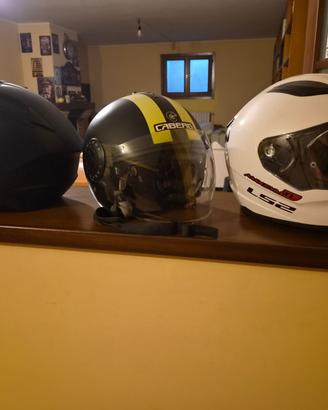 caschi ed accesori vari per moto o scooter