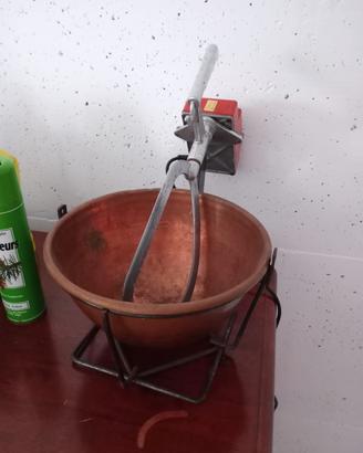 Paiolo in rame per polenta con mescolatore 