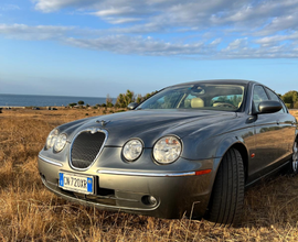 Jaguar S-Type. Solo per gentlemen drivers