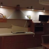 Cucina in legno + tutti elletrodomestici+ tavollo