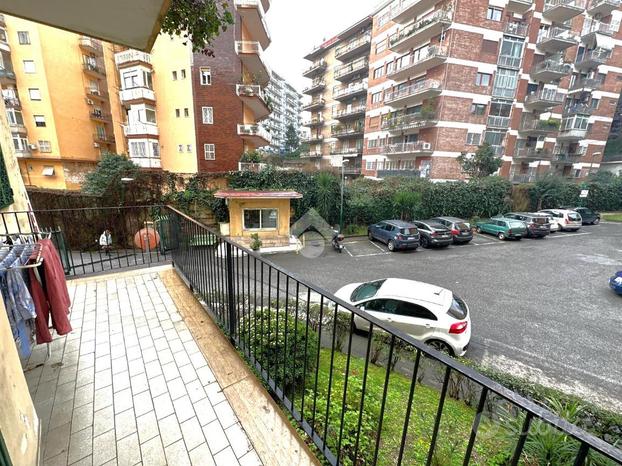 4 LOCALI A NAPOLI