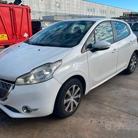 Peugeot 208 1 Serie 2015 1.4 HDI 8HP PER RICAMBI