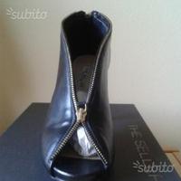 Tronchetti THE SELLER