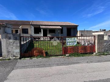 VILLA A SCHIERA A OSSI