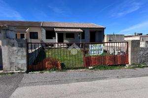 VILLA A SCHIERA A OSSI